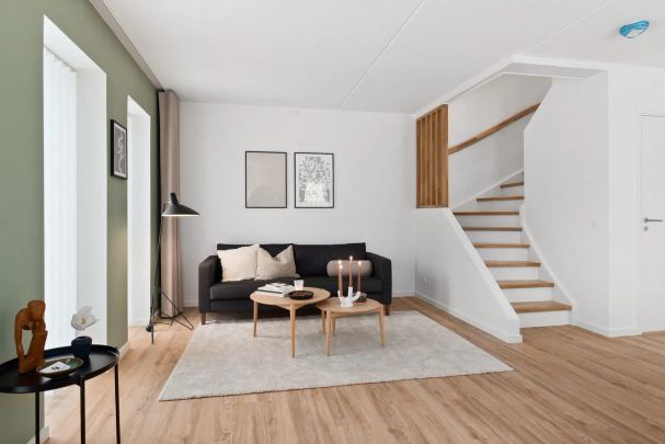 Stilfuldt rækkehus med moderne detaljer i Gistrup - Photo 1