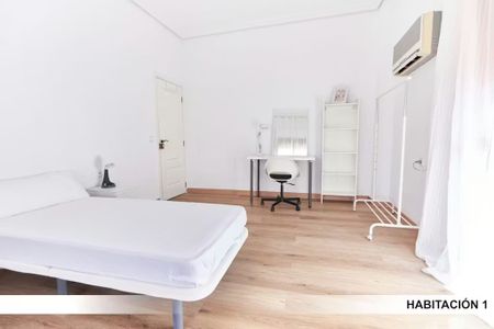 Calle Juan de Ledesma, Sevilla, Andalusia 41006 - Photo 4