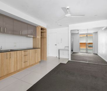 MODERN STUDIO, CONVENIENT LOCATION - DON'T MISS OUT! - Photo 1