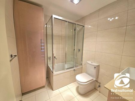 Spacious Family Home - Photo 5