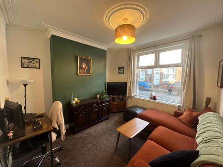 2 bedroom terraced house to rent - Photo 3