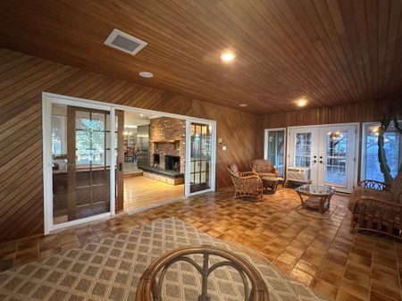 Spacious 3 Bed, 4 Bath Detached Home With Private Yard & Mountain Views - Photo 3