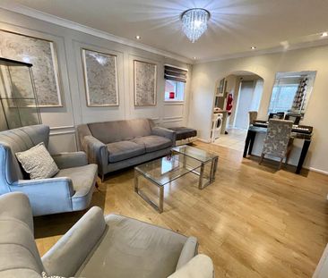 Allum Grove, Tadworth - Photo 1