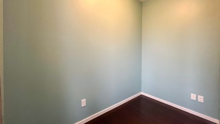 Sunlit 3 Storey End Unit Townhouse - Photo 5