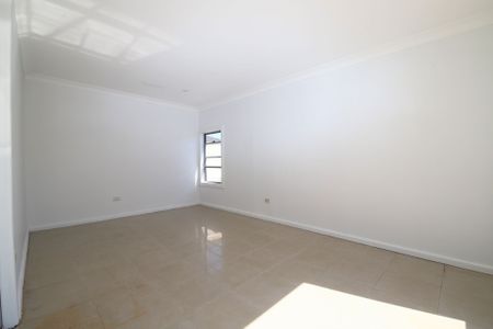 Spacious Four Bedroom Family Home - Photo 5