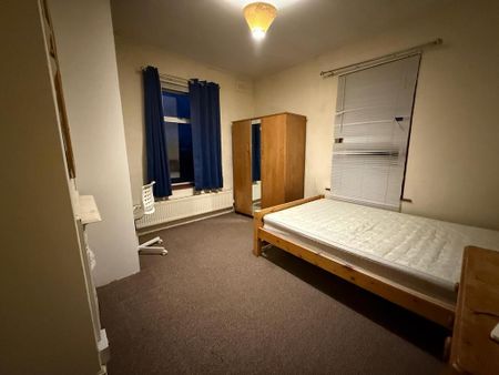 4 bedroom terraced house to rent - Photo 3