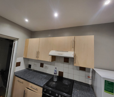 1 bedroom in a house share to rent - Photo 4