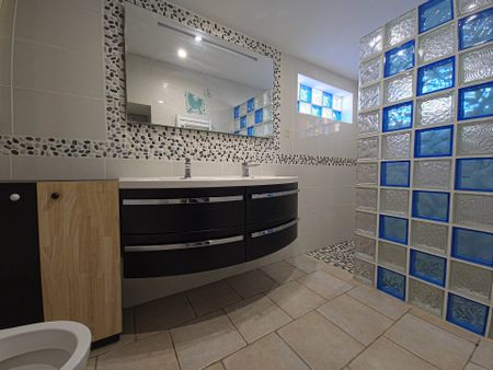 Location Maison 4 pièces 82m² MARSEILLE 11ème - Photo 4