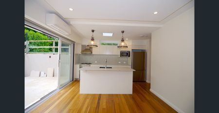 Near New - Stylishly appointed with highest quality inclusions. - Photo 2