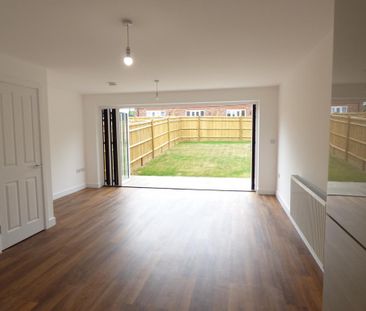 3 bedroom semi-detached house to rent - Photo 5