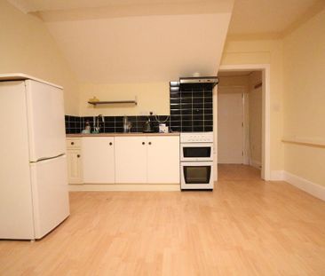 Chertsey Bridge Road, Chertsey - Photo 4