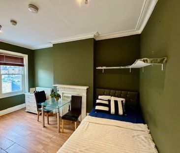 Room in a Shared House, Ravenscroft Road, W4 - Photo 3