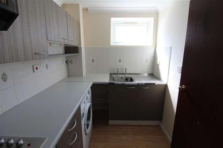 Manor Park House, Bullar Road, Southampton, SO18 - Photo 5