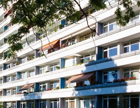 Hoch hinaus in Detmerode – 3-Zimmer-Wohnung mit Aufzug und Loggia im Grünen - Foto 1