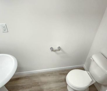 For Lease - 3200 Singleton Avenue Unit# 39, London South, Ontario - Photo 1