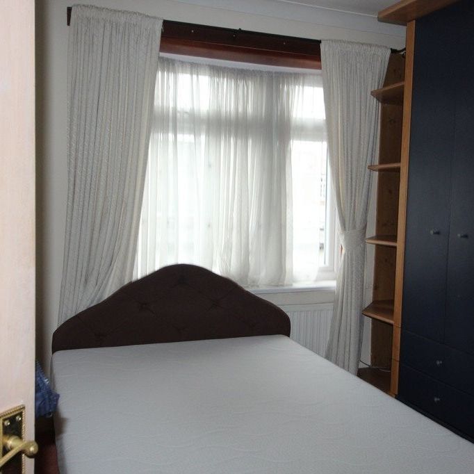 Waxlow Crescent, Southall - Photo 1
