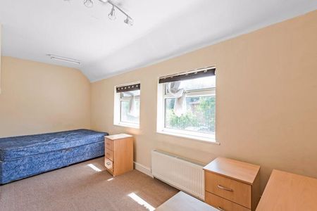 6 bedroom semi-detached house to rent - Photo 4