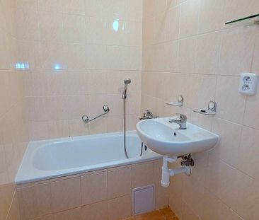 Pronájem bytu 2+kk 42 m², Roháčova 299, Praha - Fotografie 4