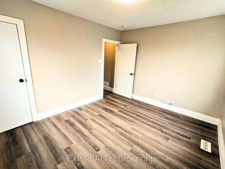 Detached Home For Lease | X8097574 - Photo 3