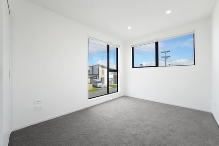 Brand New in Mt Wellington - Photo 5