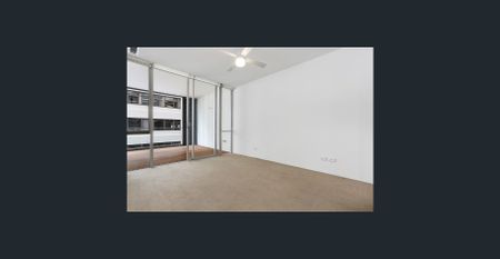 HUGE one bedroom in the heart of Bondi Junction - Photo 2