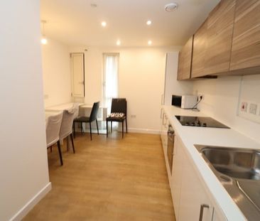 Room in a Shared Flat, Marner Point, E3 - Photo 3