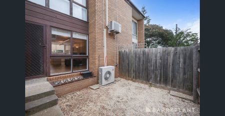 MODERN DELIGHT IN A CENTRAL LOCATION. - Photo 2