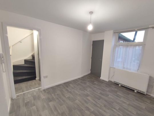 3 bedroom apartment to rent - Photo 1