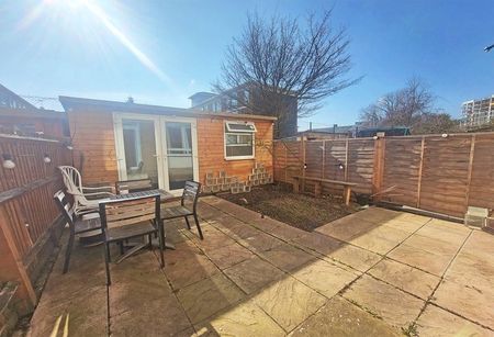 Room in a Shared Flat, Lewey House, E3 - Photo 5