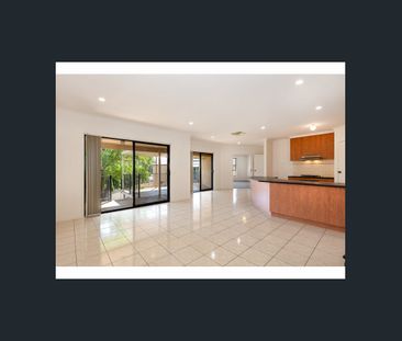 SPACIOUS FAMILY LIVING - Photo 5