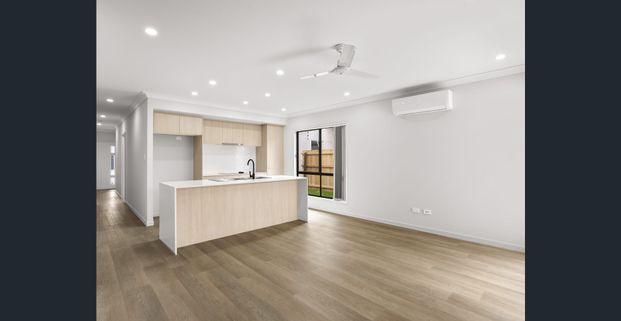 MODERN 4 BEDROOM HOUSE WITH MEDIA ROOM!! - Photo 1