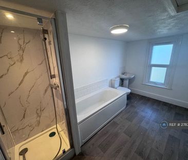 2 bedroom semi-detached house to rent - Photo 5