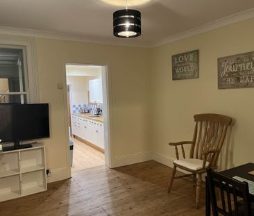 Room 4, 30 Springfield Road, Guildford, Surrey GU1 4DP - Photo 3
