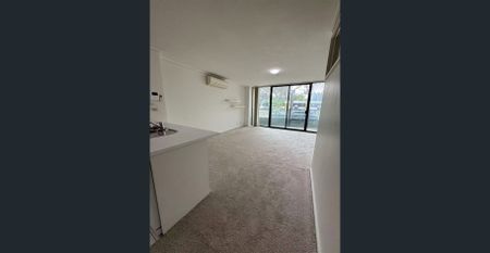 Modern 2-Bedroom Apartment with Parking in Prime Southbank Location - Photo 3
