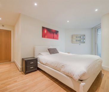 St. George Wharf, London, SW8 2LZ - Photo 3