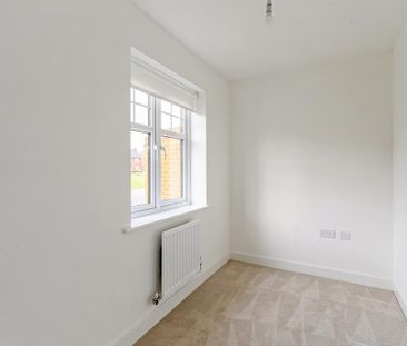 4 bedroom detached house to rent - Photo 3