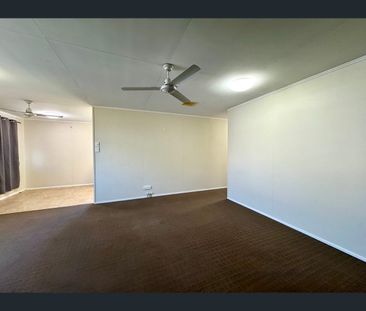 2 CONNOR Drive, Moranbah, Qld 4744 - Photo 6