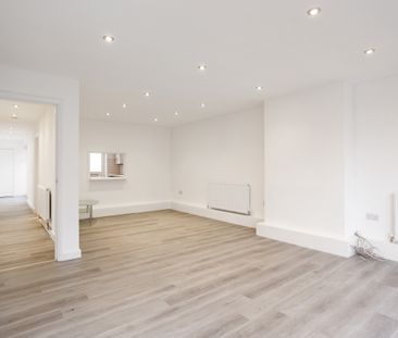 3 bedroom flat to rent - Photo 3