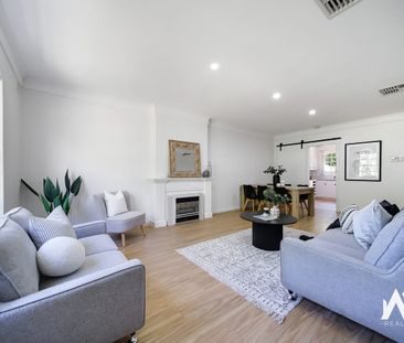 Spacious Georgian-Colonial home with garage and street frontage - Photo 1