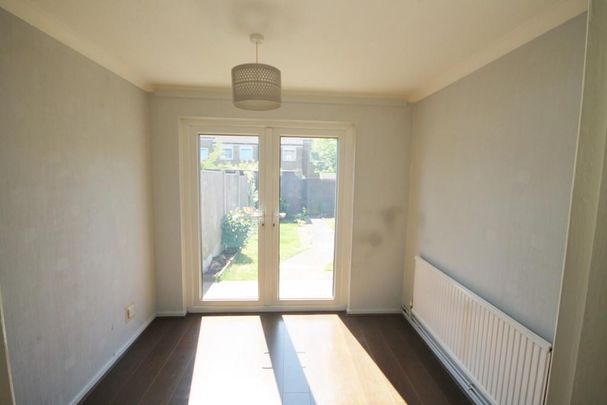 3 bedroom terraced house to rent - Photo 1
