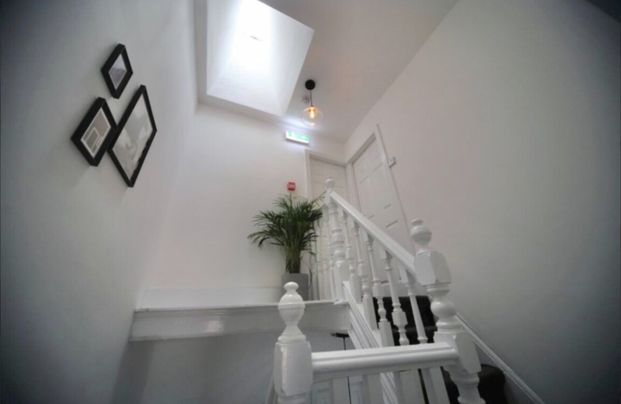 8 Bed - 13 Brudenell Avenue, Hyde Park, Leeds - LS6 1HD - Student - Photo 1