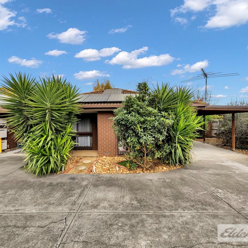 Beautifully Updated Unit in the Heart of Werribee!! - Photo 1