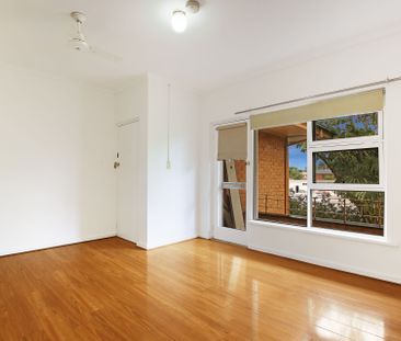Light, Lifestyle & Location - Everything You Need in One Package! - Photo 4