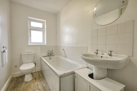 3 bedroom terraced house to rent - Photo 5