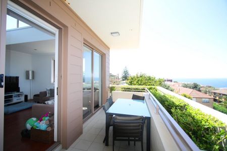 SPACIOUS LUXURY APARTMENT! - Photo 5