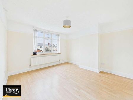 Westmorland Avenue, Blackpool, FY1 - Photo 4