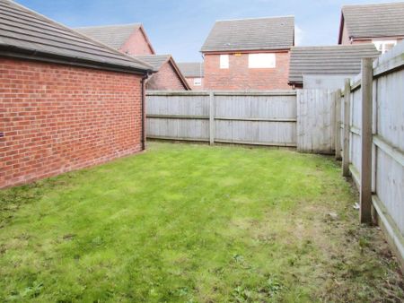 3 bedroom semi-detached house to rent - Photo 5