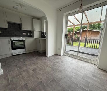 3 bedroom semi-detached house to rent - Photo 5