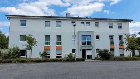 Gemütliche 2-Zimmer-Wohnung im Erdgeschoss mit Einbauküche und Terrasse - Photo 3