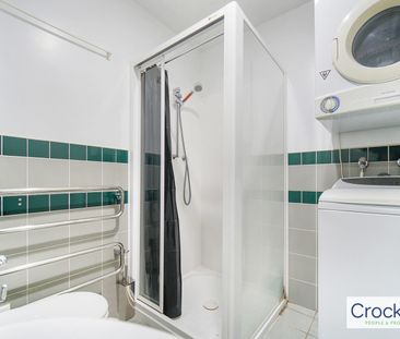 One large bedroom that fully furnished unit near AUT and UOA - Photo 3